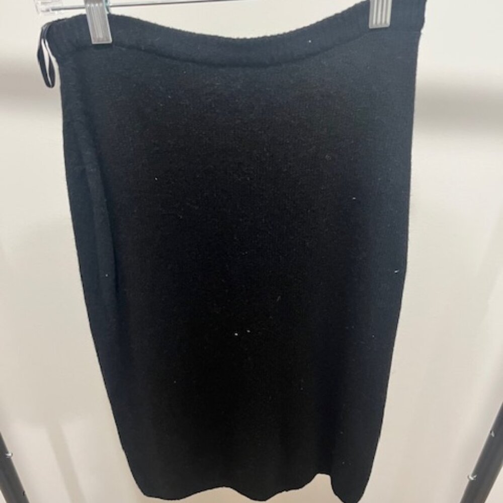 Structured Noir Knit Skirt